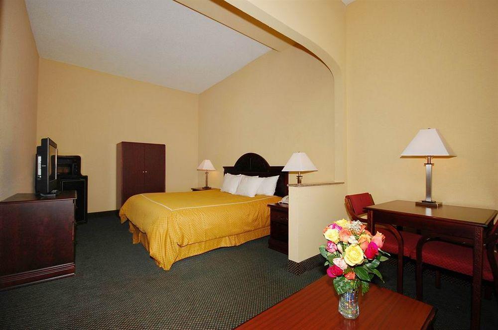 Comfort Suites Columbus State University Area Екстер'єр фото