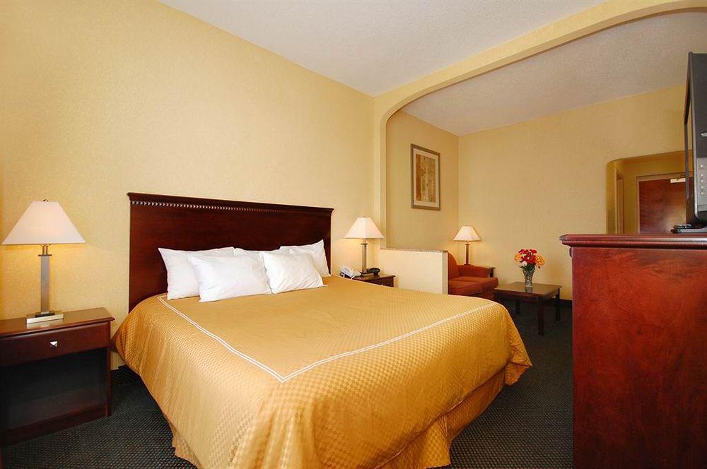 Comfort Suites Columbus State University Area Екстер'єр фото