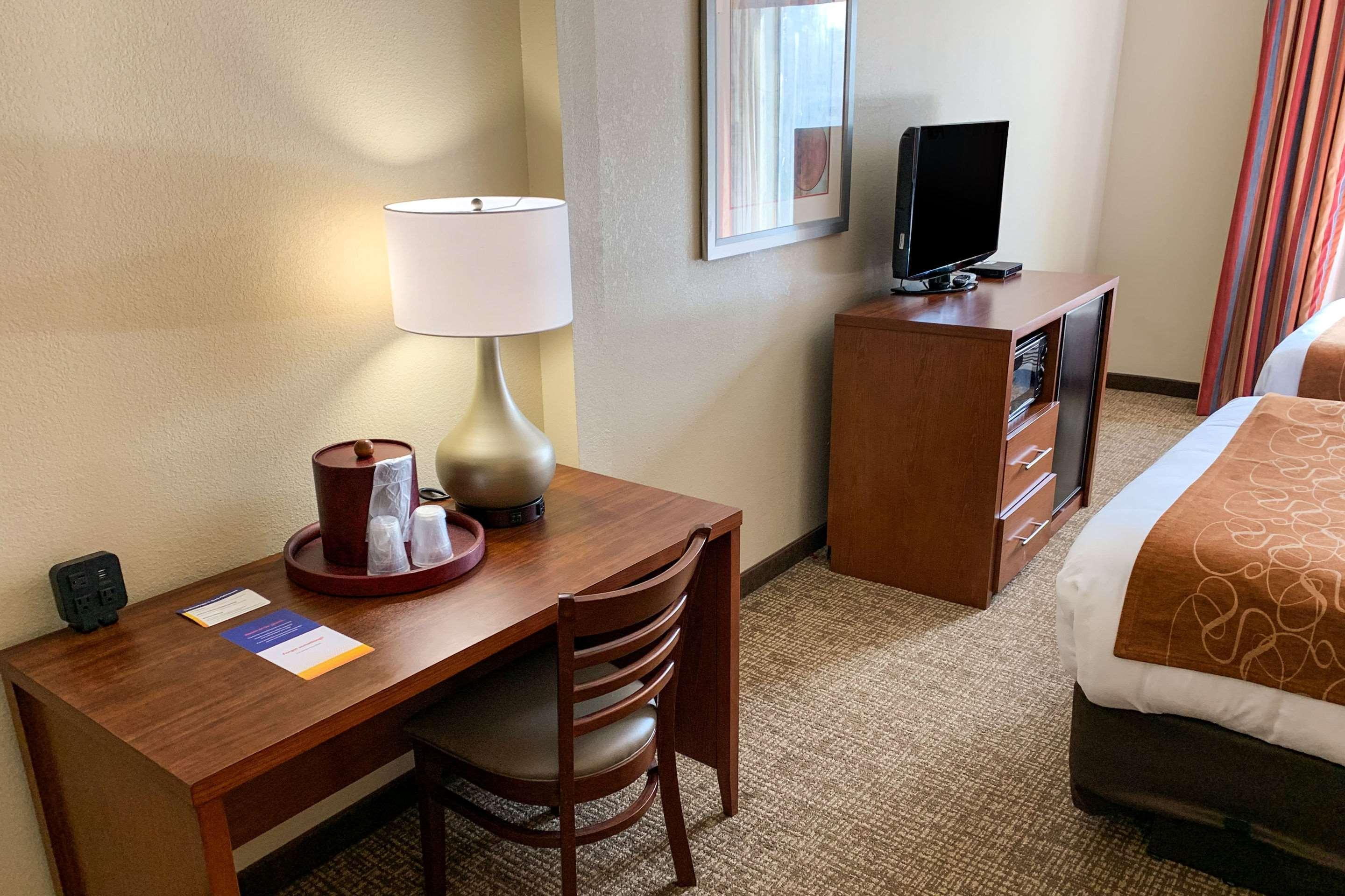 Comfort Suites Columbus State University Area Екстер'єр фото