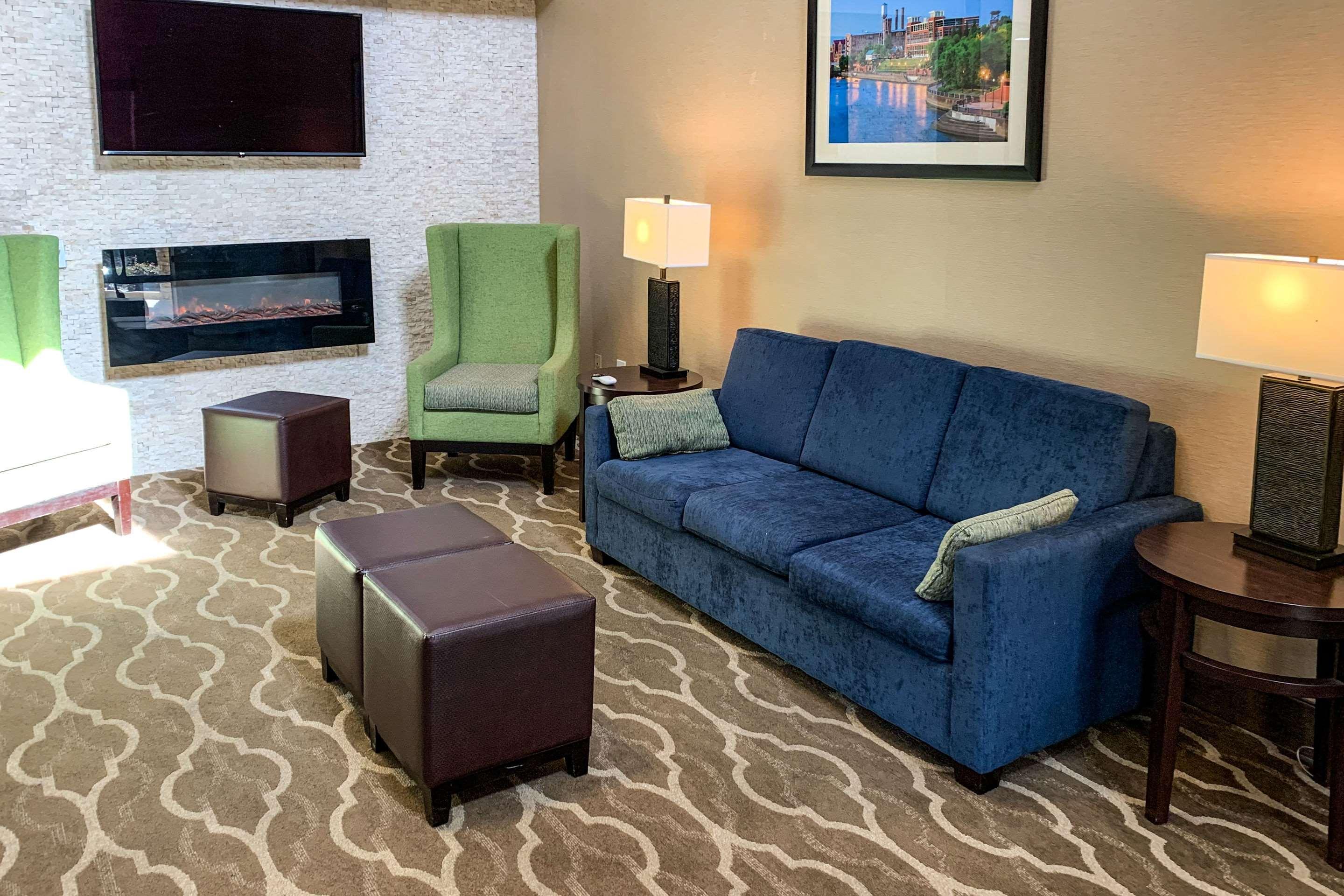 Comfort Suites Columbus State University Area Екстер'єр фото