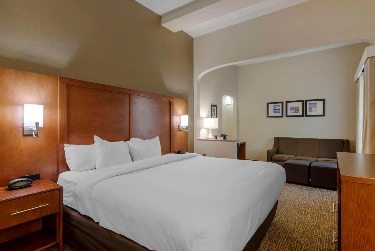 Comfort Suites Columbus State University Area Екстер'єр фото